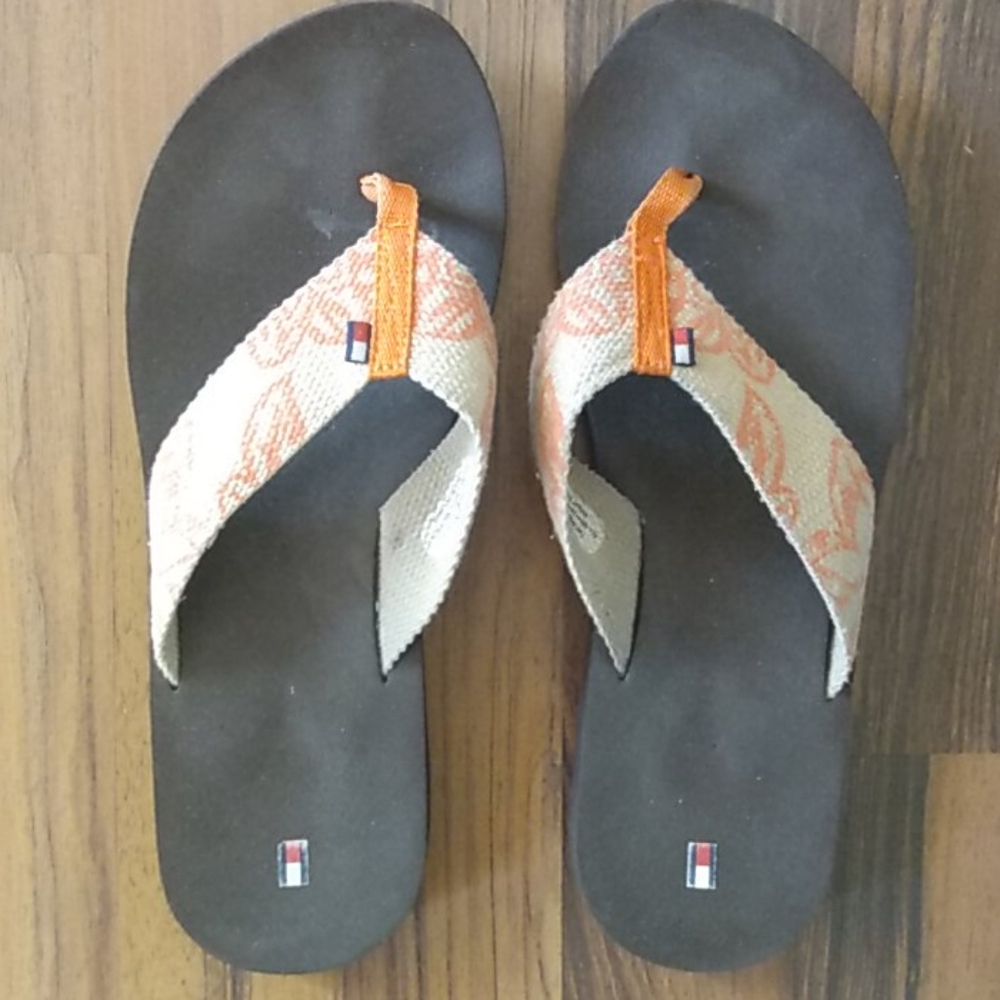 Tommy Hilfiger flip flops